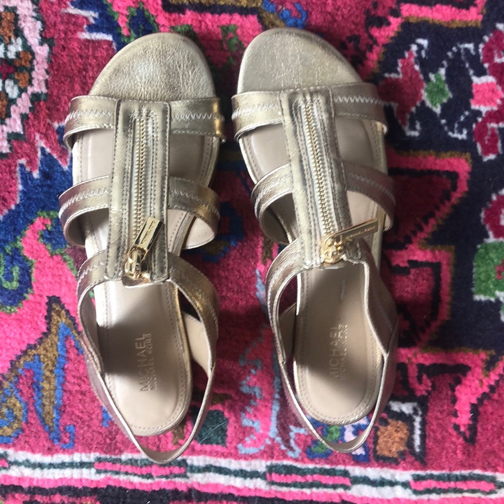MICHAEL Michael Kors BERKLEY FLAT Gold Sandals